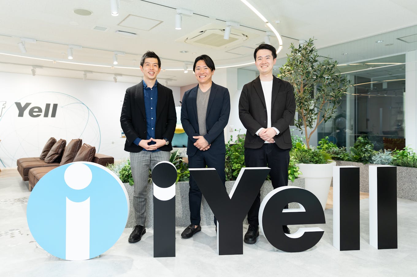 左から、取締役CFO 早坂、代表取締役社長 兼 CEO 窪田、IR 兼 経営企画室 岸本