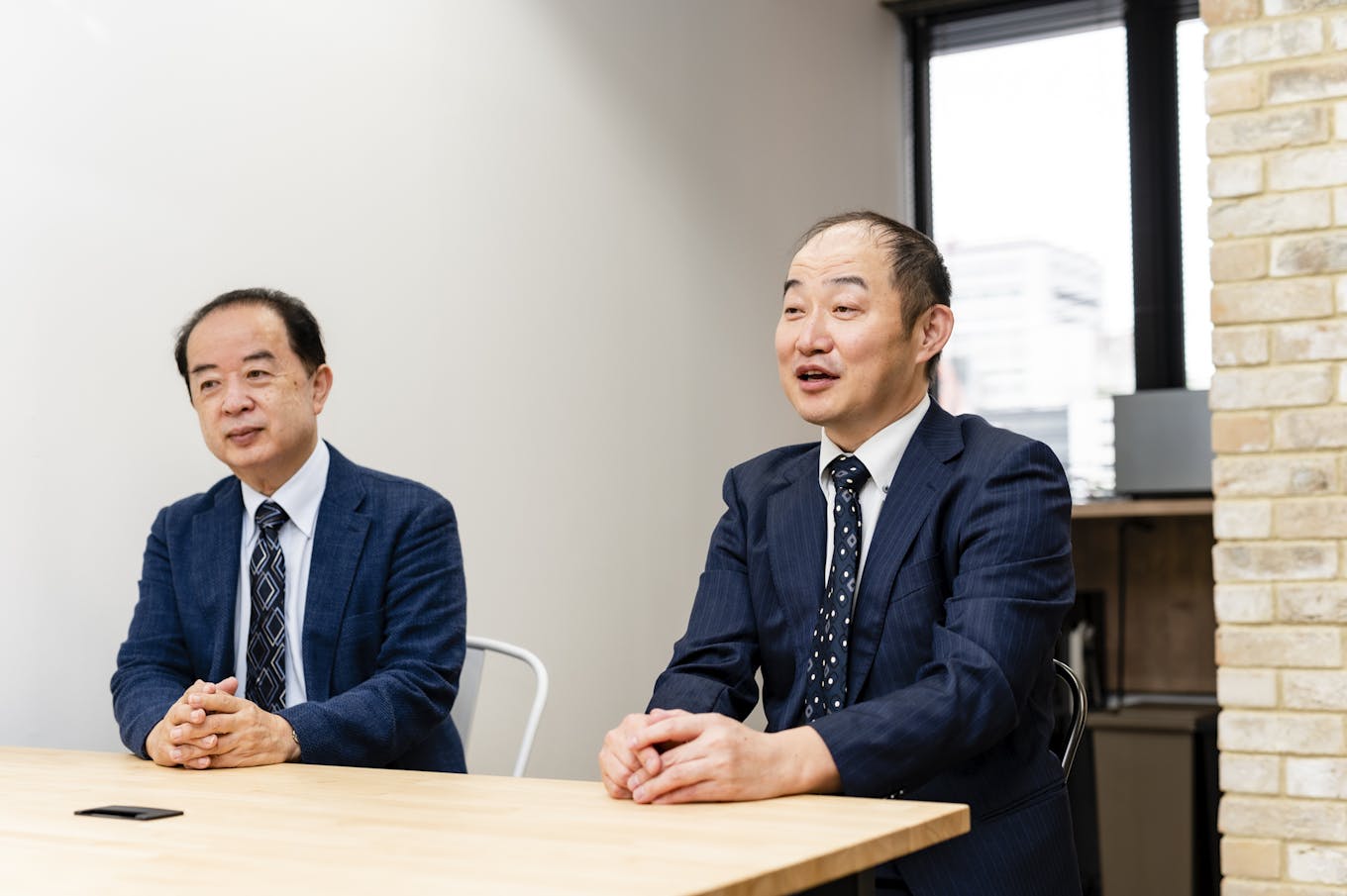 （左）猪野組　取締役・副社長：山本 俊二郎　（右）三栄コンサルタント　代表取締役：吉田 祐司